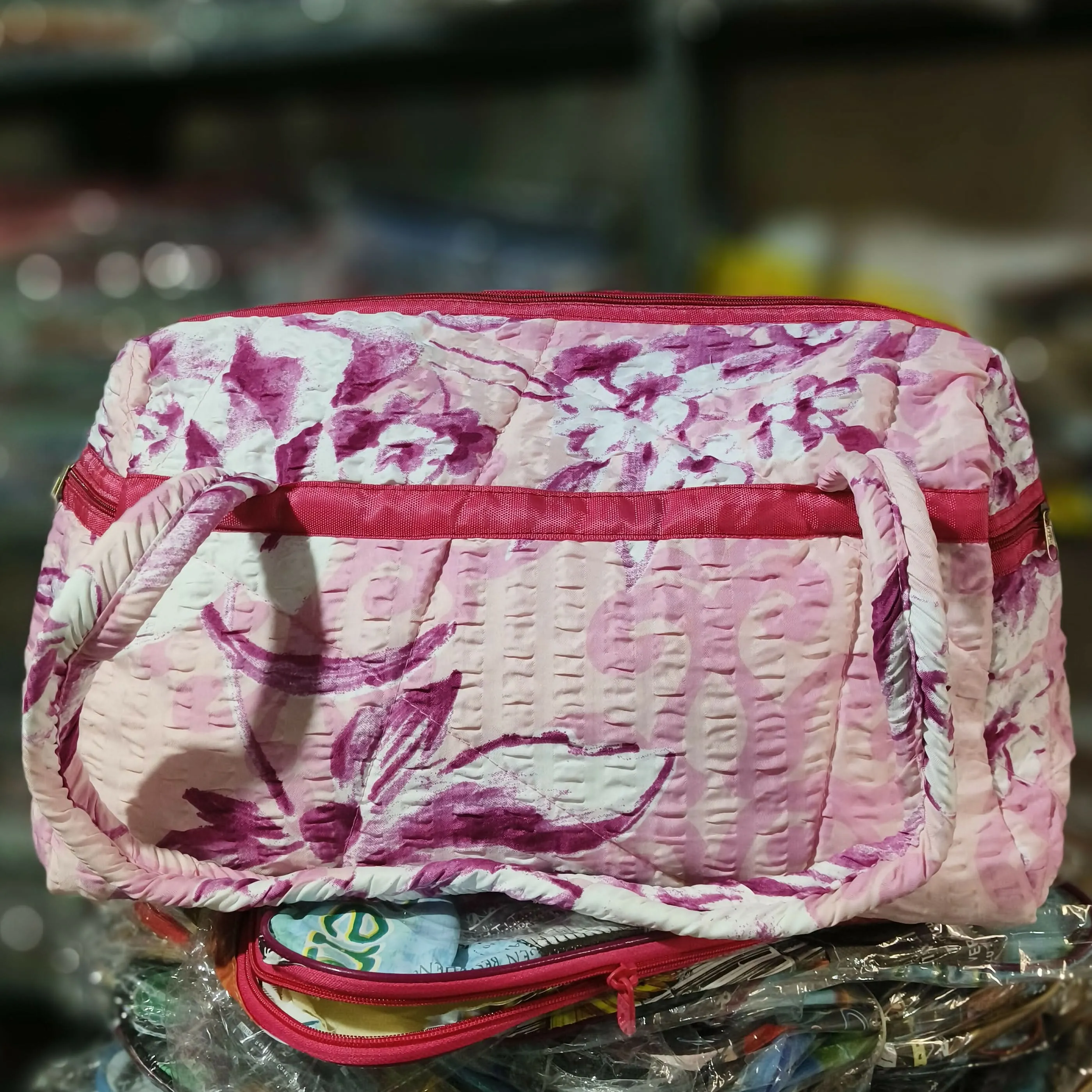 Elegant Floral-Print Travel Bag with Soft Quilted Design