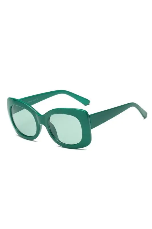 Sunlit Glam: Oversized Chic Rectangular Shades